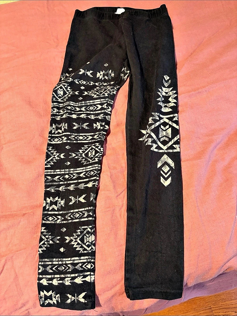 Garage Aztec/Geometric Print Leggings in Black & Grey/White